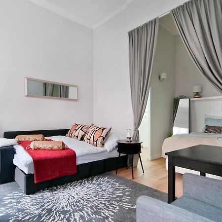 ⍟Luxurious And Bright⍟ 5 Min Walk To City Center Apartment Wina Bagian luar foto