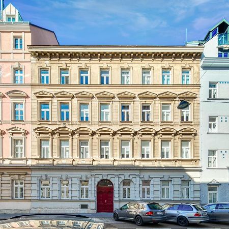 ⍟Luxurious And Bright⍟ 5 Min Walk To City Center Apartment Wina Bagian luar foto