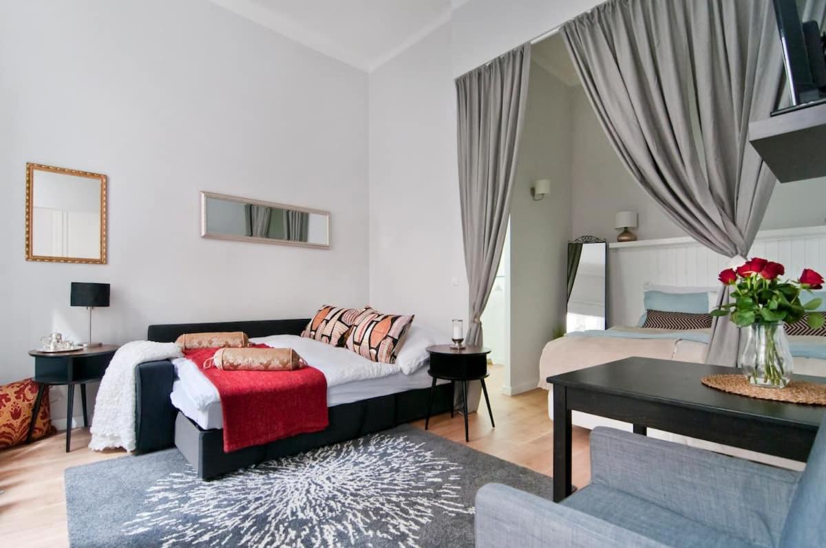 ⍟Luxurious And Bright⍟ 5 Min Walk To City Center Apartment Wina Bagian luar foto