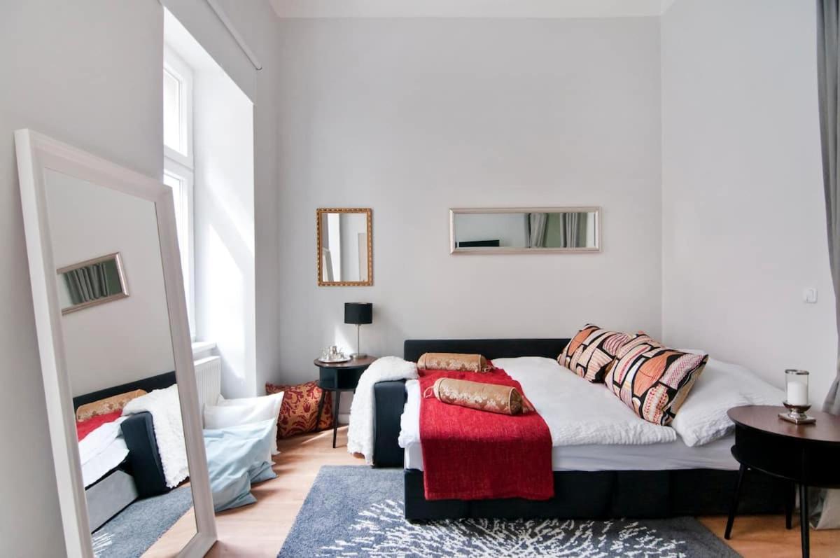⍟Luxurious And Bright⍟ 5 Min Walk To City Center Apartment Wina Bagian luar foto