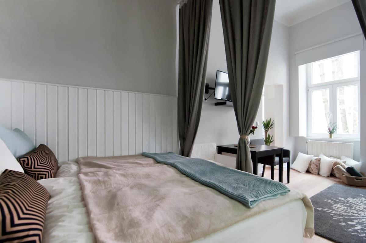 ⍟Luxurious And Bright⍟ 5 Min Walk To City Center Apartment Wina Bagian luar foto