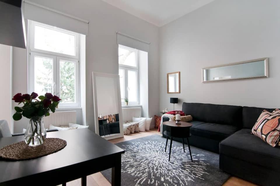 ⍟Luxurious And Bright⍟ 5 Min Walk To City Center Apartment Wina Bagian luar foto