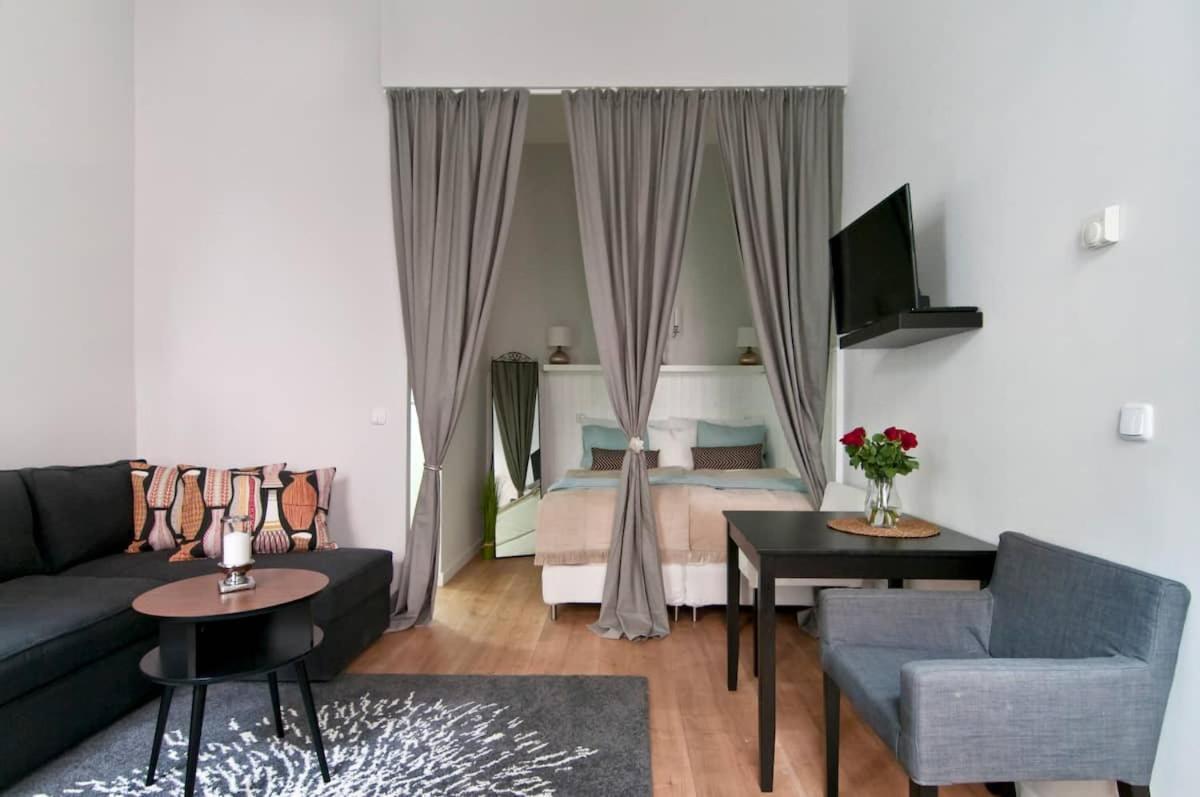 ⍟Luxurious And Bright⍟ 5 Min Walk To City Center Apartment Wina Bagian luar foto