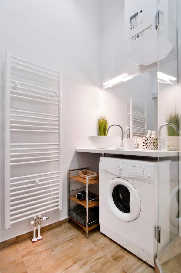 ⍟Luxurious And Bright⍟ 5 Min Walk To City Center Apartment Wina Bagian luar foto