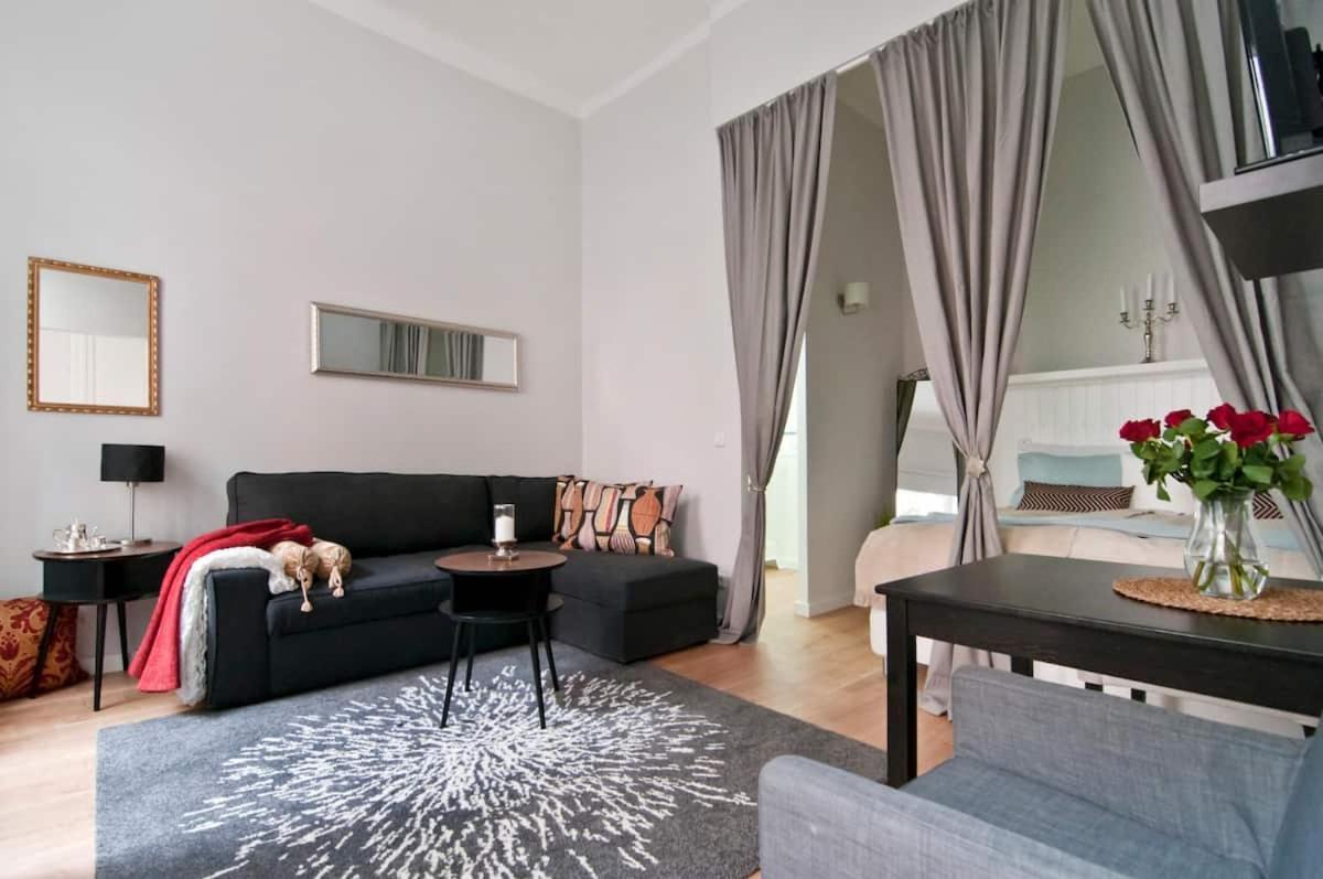⍟Luxurious And Bright⍟ 5 Min Walk To City Center Apartment Wina Bagian luar foto