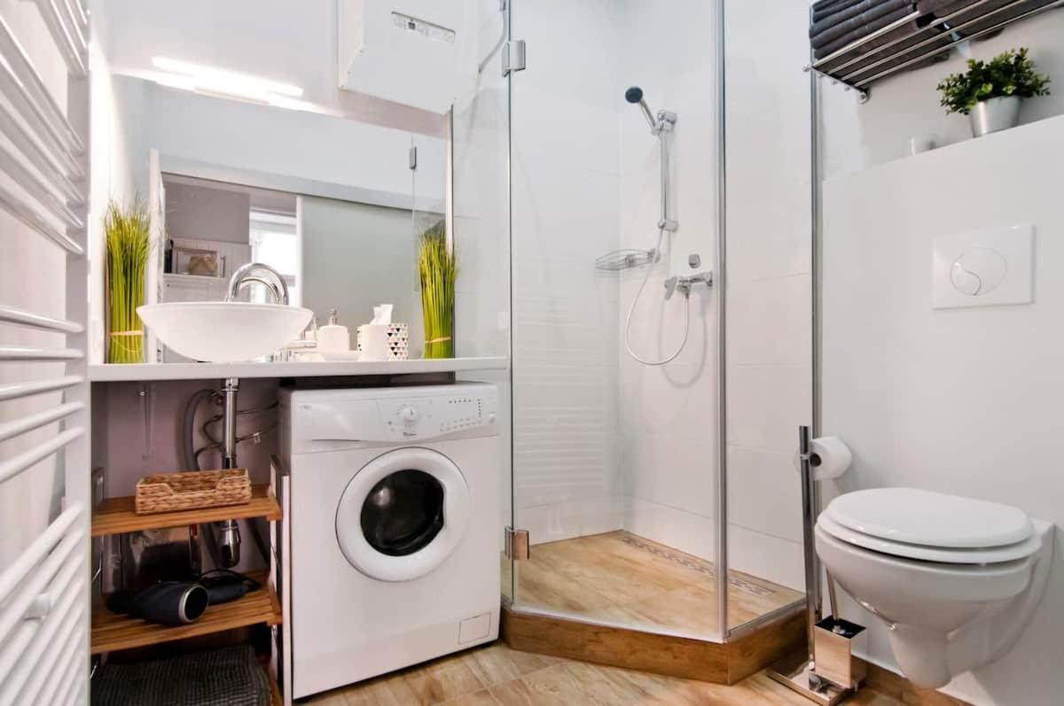 ⍟Luxurious And Bright⍟ 5 Min Walk To City Center Apartment Wina Bagian luar foto