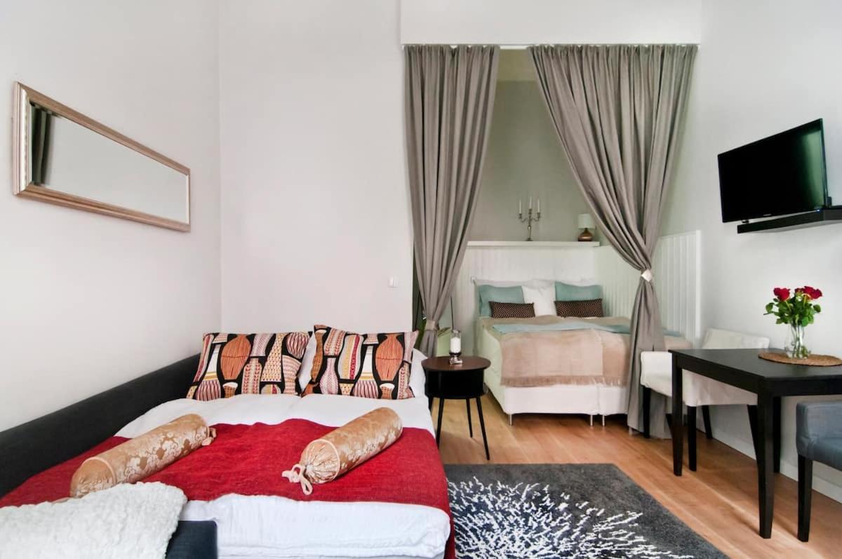 ⍟Luxurious And Bright⍟ 5 Min Walk To City Center Apartment Wina Bagian luar foto