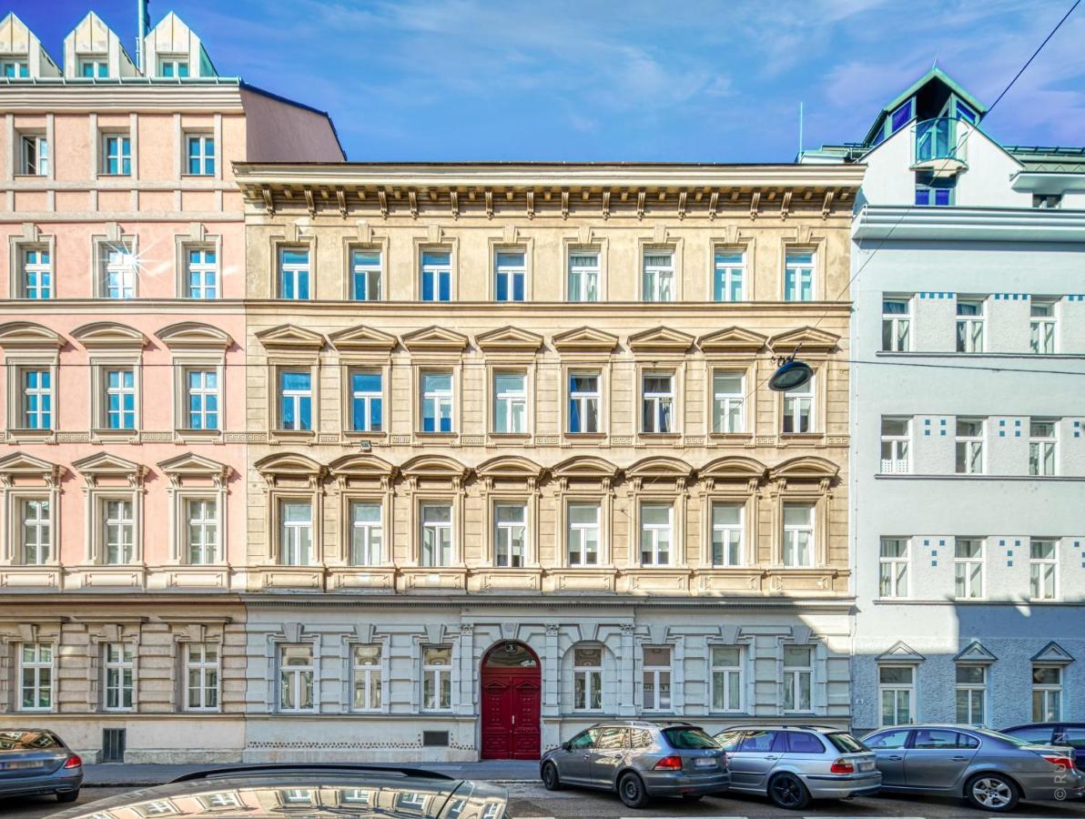 ⍟Luxurious And Bright⍟ 5 Min Walk To City Center Apartment Wina Bagian luar foto